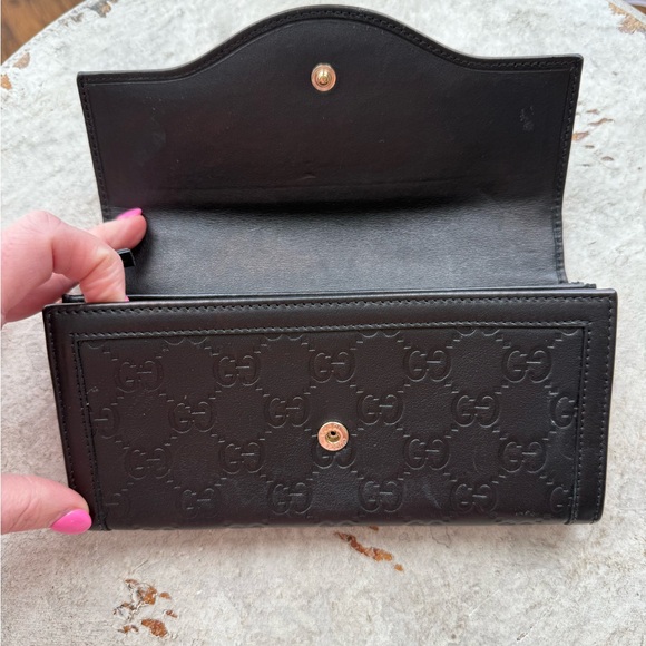 Gucci Black Embossed Leather Wallet with Gold Logo - Picture 2 of 10